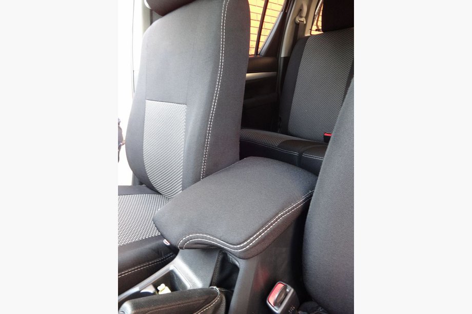 Toyota Hilux 2015– Auton istuinsuojat (kangas, Classik) Image