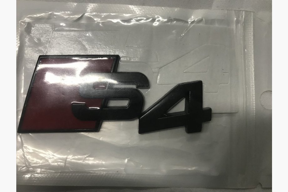 Audi A4 B7 2004–2008 S4-embleemi (musta) Image