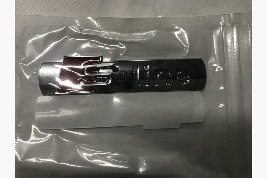 Audi Q7 2005–2015 S-Line -embleemi (kromi) Image