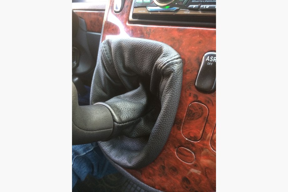 Mercedes Vito W638 1996–2003 ALE! Nahkainen vaihdekepin suojapussi Image