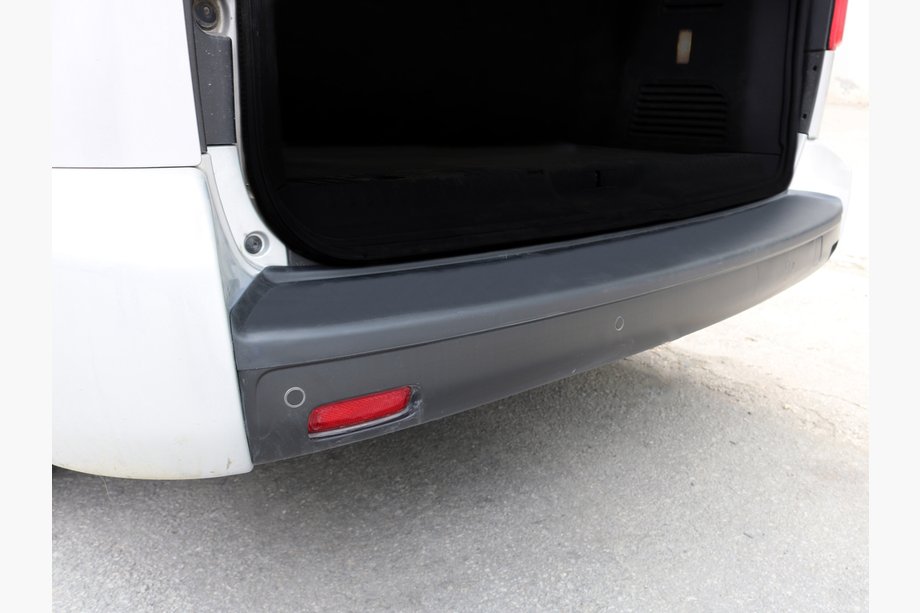 Citroen SpaceTourer 2016– EuroCap takapuskurin suojalista (pitkälle akselivälille, ABS) Image