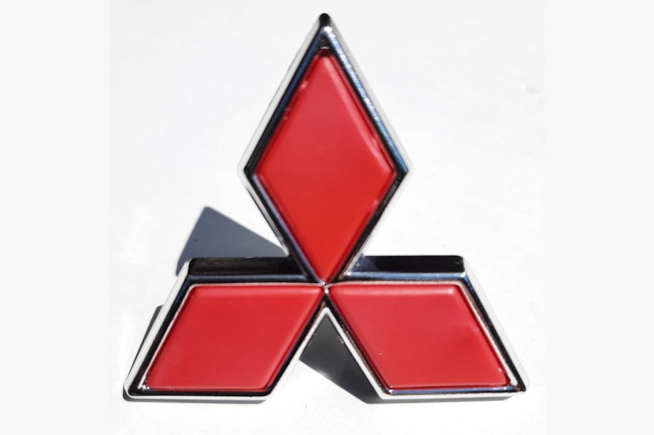 Mitsubishi Galant 1992–1998 Punainen emblemimerkki (47 mm leveys, 43 mm korkeus) Image