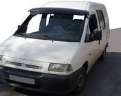 Citroen Jumpy 1996–2007 Tuulilasin visiiri (kiiltomusta, 5 mm) kuva 1