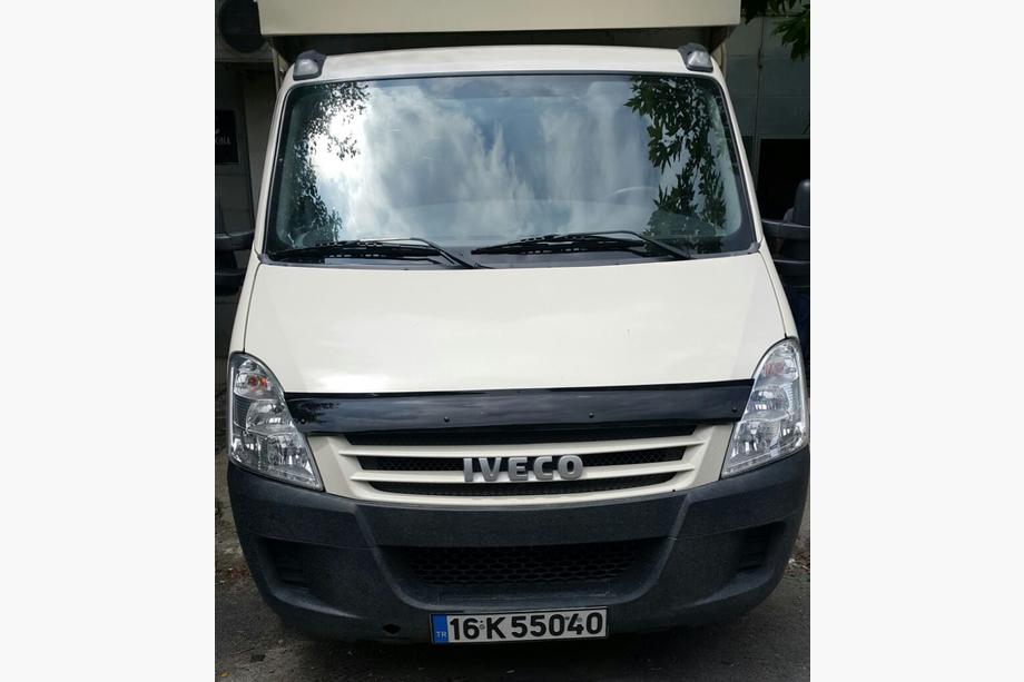 Iveco Daily 2006–2014 Konepellin tuuliohjain (EuroCap) Kuva 1