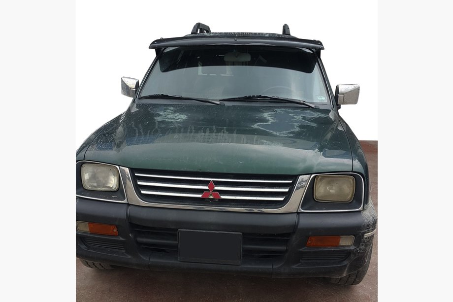 Mitsubishi L200 1996–2006 Tuulilasin visiiri (kiiltomusta, 5 mm) Image