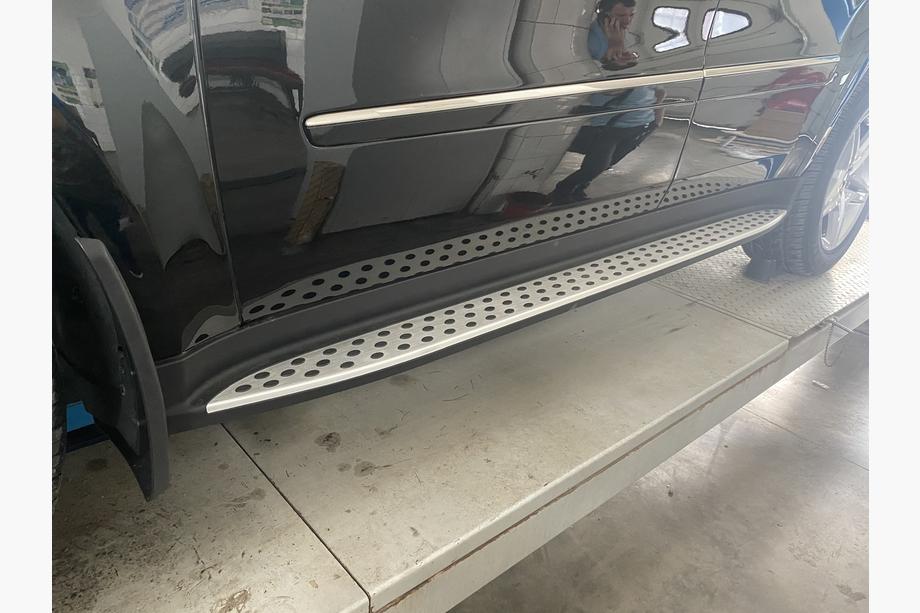 Mercedes GL-sarja X164 2006–2012 Sivuastinlaudat – alkuperäinen muotoilu Image