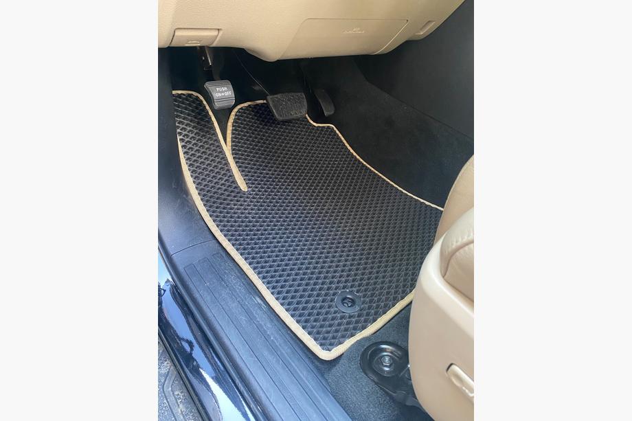Toyota Sequoia 2007–2022 Polyuretaaniset lattiamatot, 3 riviä (EVA, mustat) Image