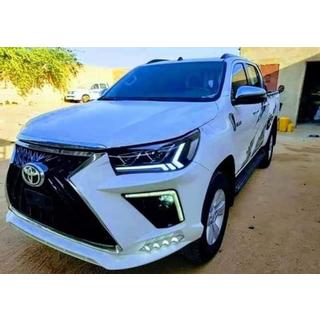 Etupuskuri Lexus-design V2 (2015–2020) Toyota Hilux 2015– kuva 1