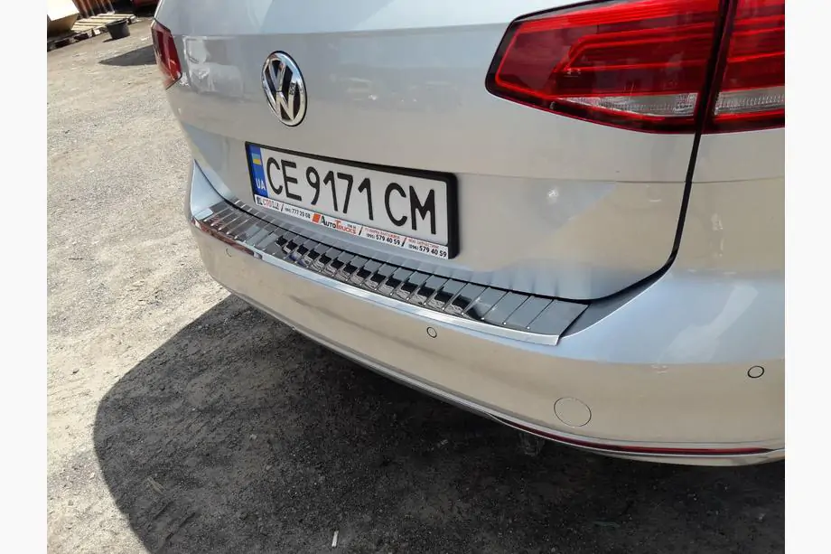 Volkswagen Passat B8 2015–2023 Takapuskurin kromisuojalista Carmos V1 (SW) Kuva 1