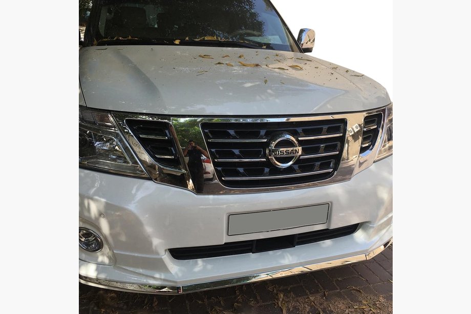 Nissan Patrol Y62 2010–2024 Platinum-korisarja Image