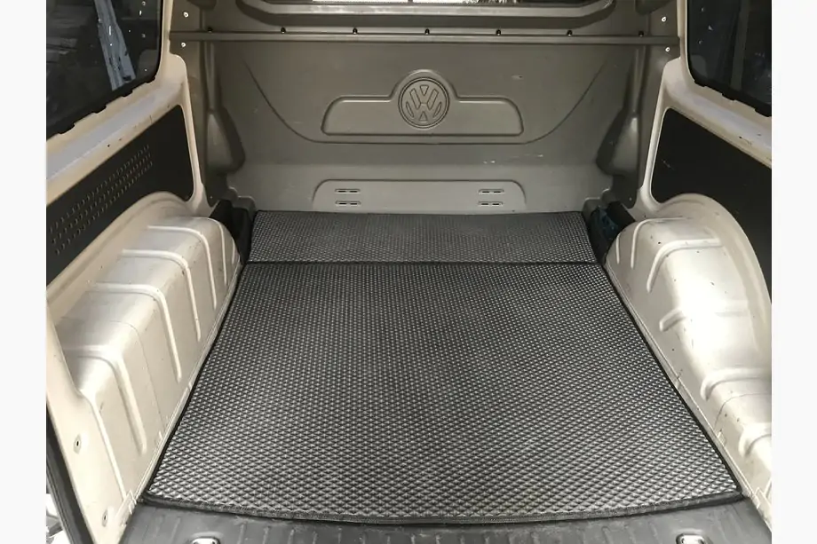 Volkswagen Caddy 2004–2010 Tavaratilan matto V1 MAXI (EVA, musta) Image