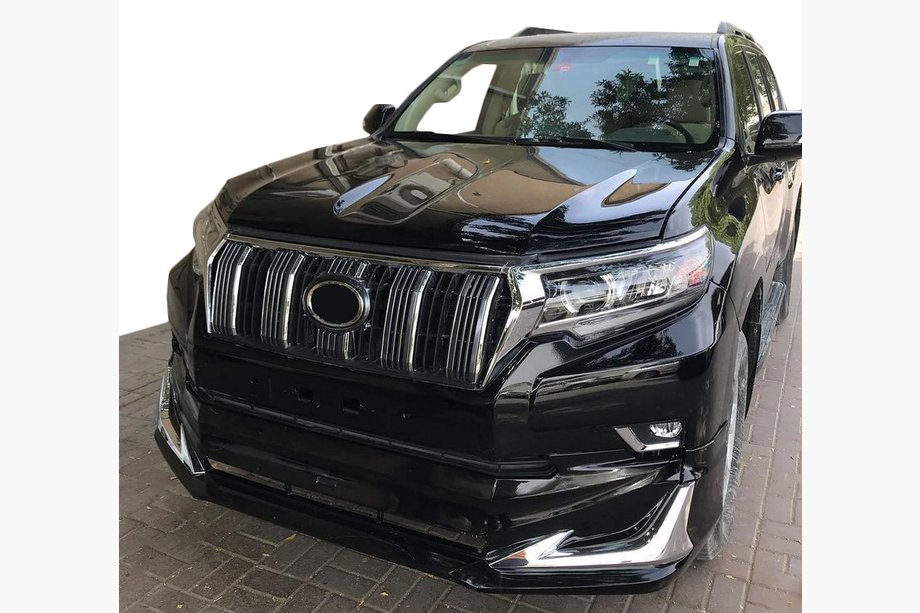 Toyota Land Cruiser Prado 150 2009–2023 Etu- ja takapuskurin lipat Modelista V1 (2017-) Valkoinen väri Kuva 2