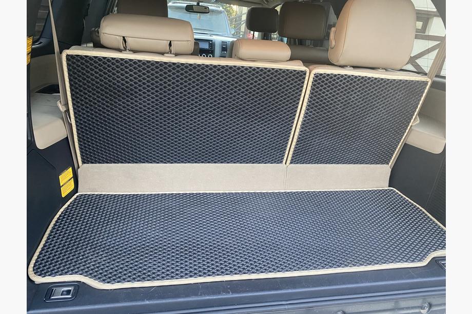 Toyota Sequoia 2007–2022 Tavaratilan matot (EVA, mustat) Image