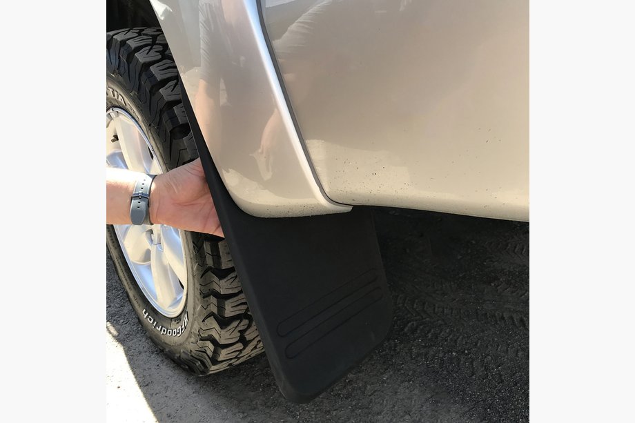 Toyota Hilux 2006–2015 Taka pitkät roiskeläpät (2 kpl) Image