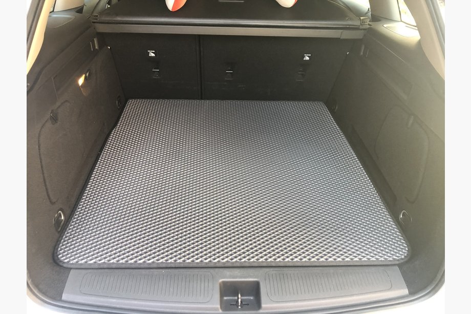 Opel Astra K 2016–2021 EVA-tavaratilan matto (SW, musta) Image