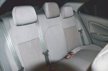 Nissan Almera B10 Classic 2006–2012 Ekonahkaiset istuinsuojat SoyuzAuto Premium kuva 3