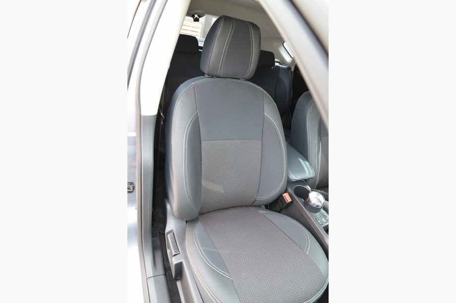 Nissan Qashqai 2007–2010 Ekonahkaiset istuinsuojat SoyuzAuto Premium Kuva 2