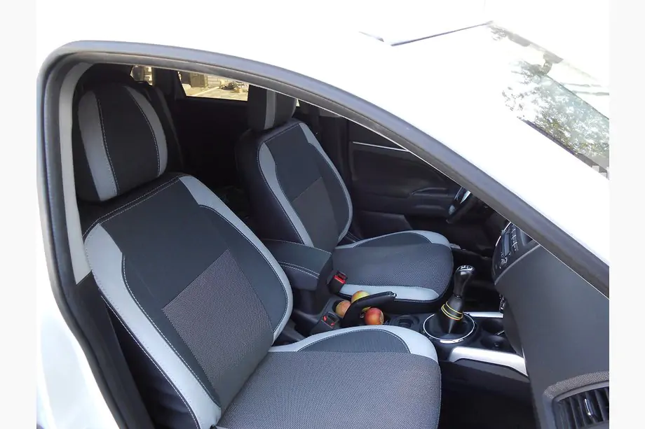 Peugeot 4008 2012–2017 Ekonahkaiset istuinsuojat SoyuzAuto Premium Image