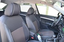 Skoda Octavia II A5 2006–2010 Auton penkinpäälliset (keinonahka↗kangas, Premium) kuva 5