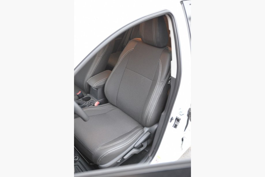 Toyota Auris 2012–2018 Ekonahkaiset istuinsuojat SoyuzAuto Premium Image