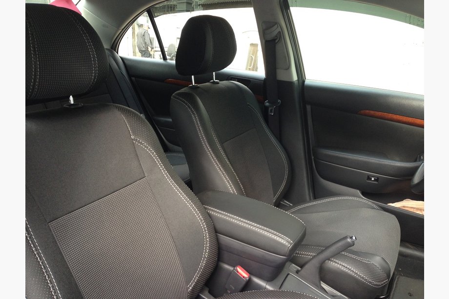 Toyota Avensis 2003–2009 Ekonahkaiset istuinsuojat SoyuzAuto Premium Image