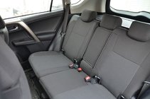 Toyota Rav 4 2013–2018 Auton penkinpäälliset (keinonahka↗kangas, Premium) kuva 3