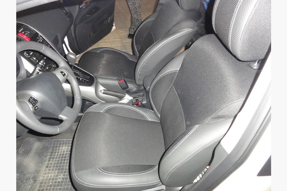 Toyota Auris 2007–2012 Ekonahkaiset istuinsuojat SoyuzAuto Premium Image