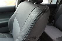 Toyota Land Cruiser Prado 150 2009–2023 Auton istuinsuojat (keinonahka + kangas, Premium) kuva 5