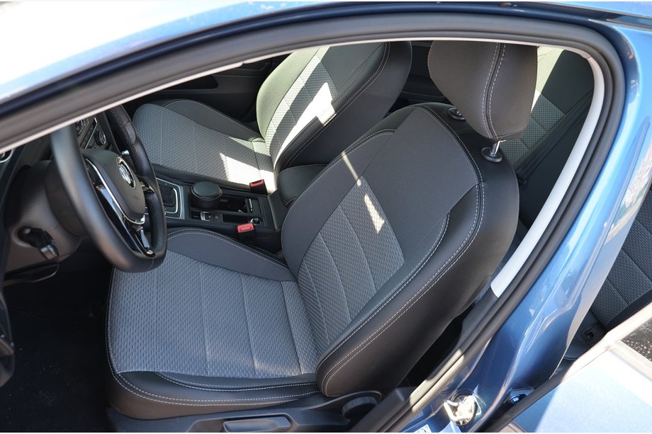 Volkswagen Golf 7/E-Golf 2012–2020 Auton istuinsuojat (keinonahka→kangas, Premium) Image
