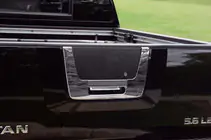 Nissan Titan 2004–2011 Kromilista takaluukkuun (muovi) kuva 1
