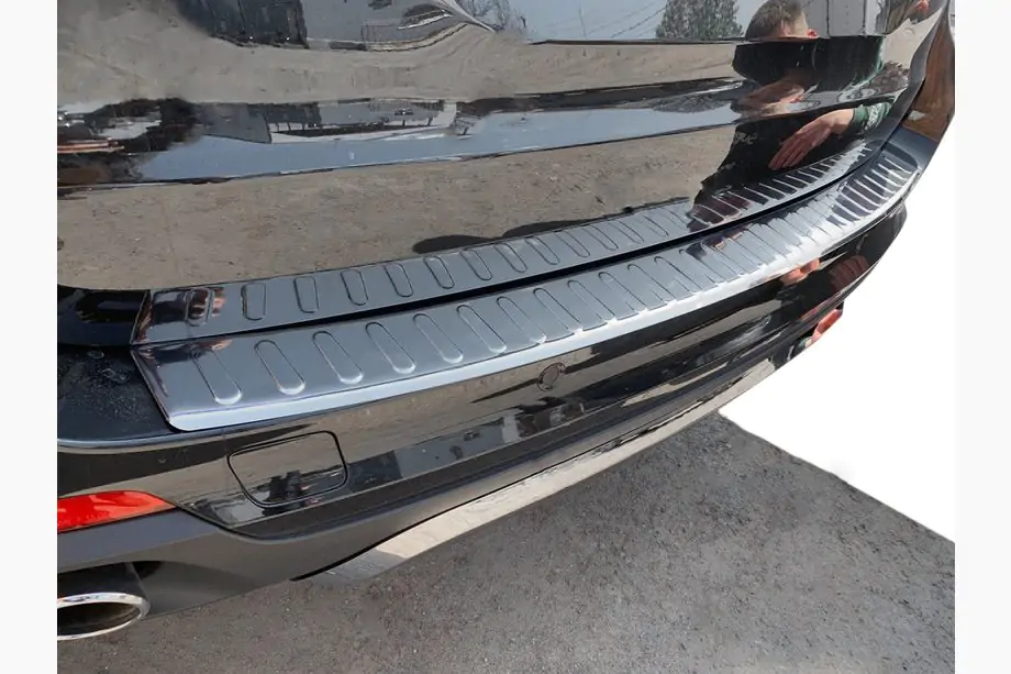 BMW X5 F15 2013–2018 Krominen takapuskurin suojalista (Carmos) Image