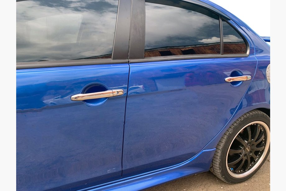 Mitsubishi Lancer X 2008– Kromiset ovenkahvan suojakuoret (4 kpl) Image