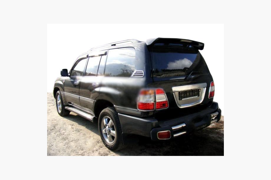 Toyota Land Cruiser 100 1998–2007 Takaluukun kromikehys rekisterikilven ympärille (muovi) Image