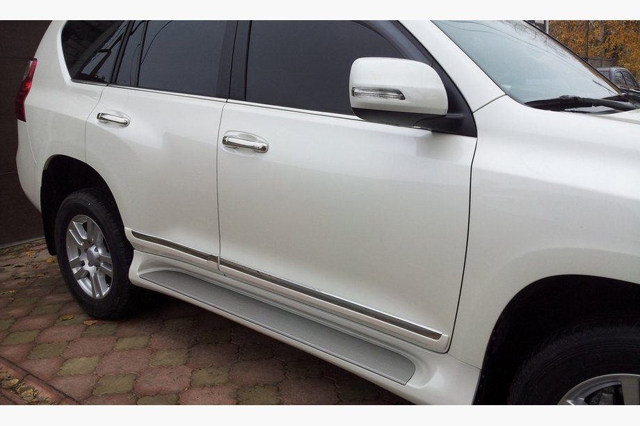 Toyota Land Cruiser Prado 150 2009–2023 Ovilistat (design 2013-2017) Musta väri Image