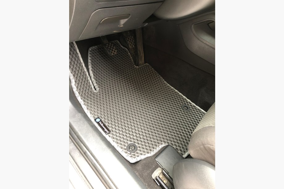 Volkswagen Golf 5 2003–2009 EVA-lattiamatot (mustat) Image