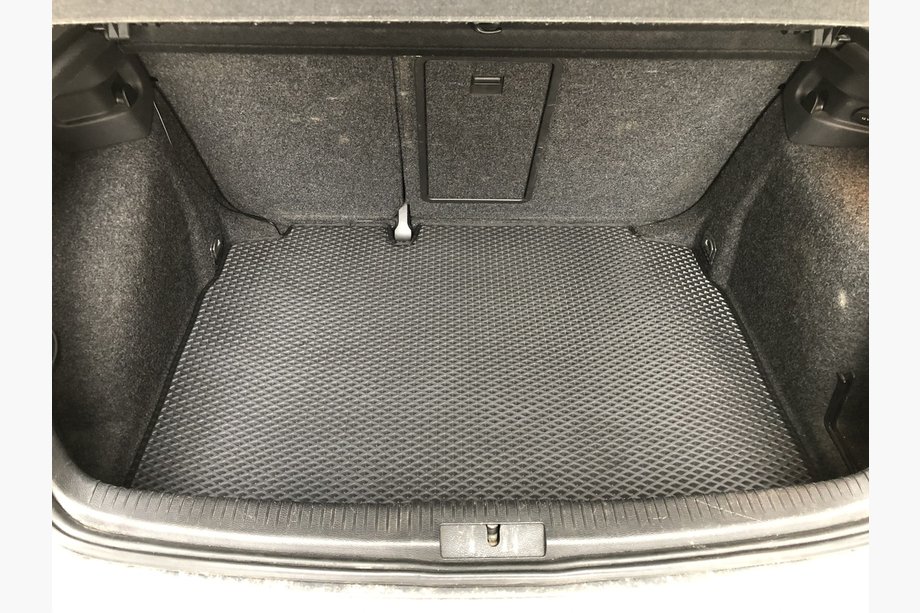 Volkswagen Golf 5 2003–2009 Tavaratilan matto (HB, EVA, musta) Image
