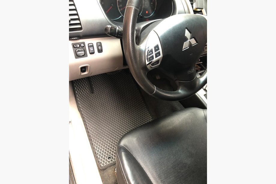 Mitsubishi Pajero Sport 2008–2015 EVA-lattiamatot (mustat) Image