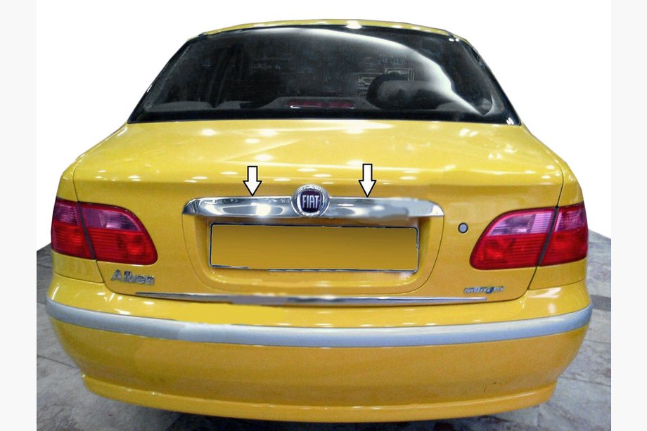Fiat Albea 2002–2012 Kromilista rekisterikilven yläpuolelle (ruostumaton teräs) Kuva 1