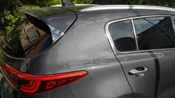 Kia Sportage 2015–2021 Takaluukun kolmionmuotoinen koristelista (ruostumaton teräs) kuva 1
