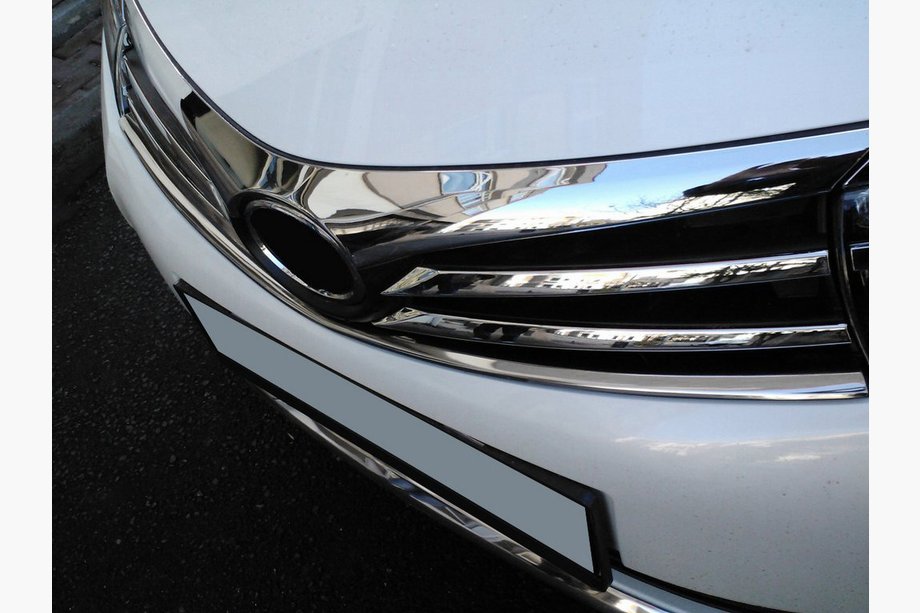 Toyota Corolla 2013–2019 Jäähdyttimen säleikön alalista (2013-2016, ruostumaton teräs) Image