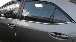 Toyota Corolla 2013–2019 Ovien alareunalistat (4 kpl, ruostumaton teräs) kuva 1