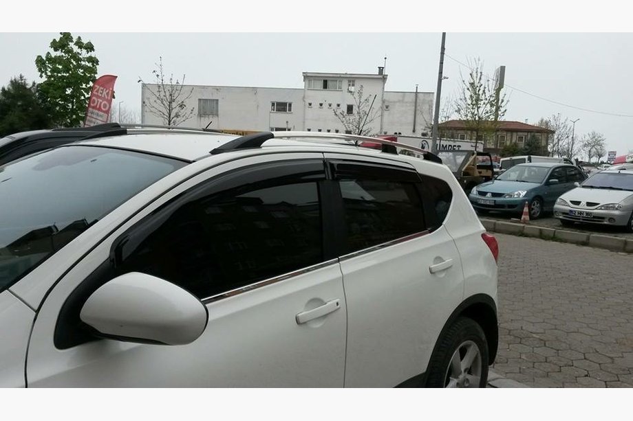 Nissan Qashqai 2007–2010 Kromatut kattokaiteet Metallijalat Kuva 2