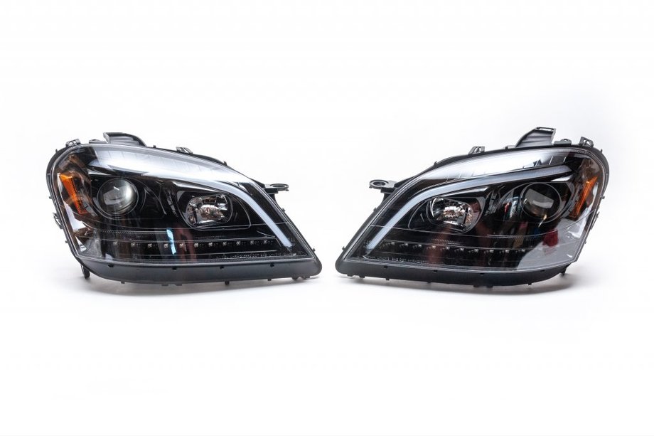 Mercedes ML W164 2005–2011 Ajovalot LED-elementillä (2005-2008, 2 kpl, tummat) Image