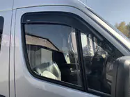 Mercedes Sprinter W906 2006–2018 Liimattavat ikkunatuuliohjaimet (2 kpl, Niken) kuva 1
