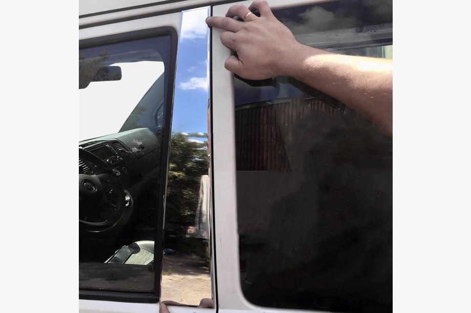 Volkswagen T5 2010–2015 Poisto! Kromilistat pilareihin (vasen puoli) Image