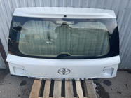 Toyota Land Cruiser 200 2007–2021 Takaluukun yläosa 2016+ valkoinen (käytetty, alkuperäinen) kuva 1