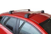 Mazda CX-3 2015– Lukittavat kattotelineen poikkitangot tehdaskiinnityspisteisiin (2 kpl) kuva 1