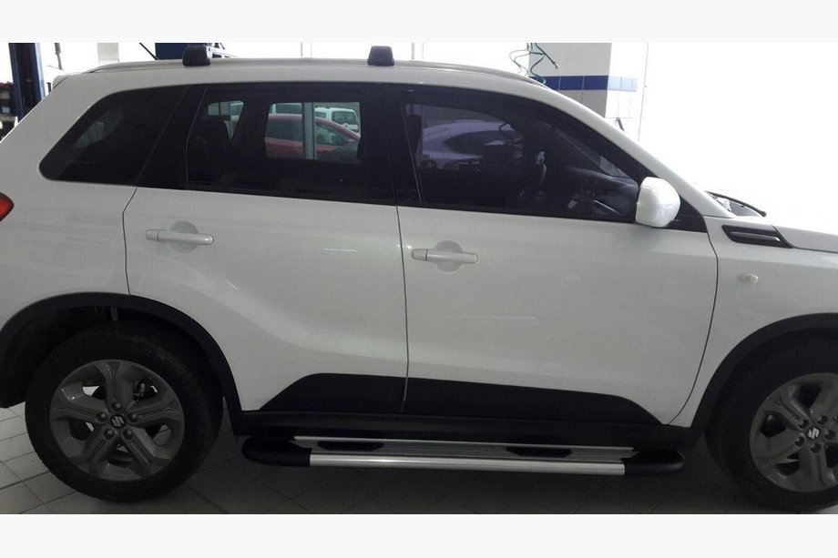 Suzuki Vitara 2015– Bosphorus OLD Grey sivuastinlaudat (2 kpl, alumiini) Image