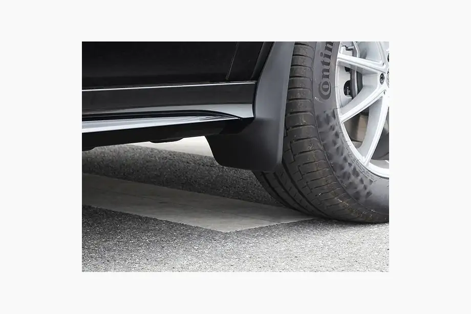 Mercedes GLE W167 2018– Roiskeläpät Premium (maalatut lokasuojanlevikkeet, malli ilman sivuaskelmia, 4 kpl) Image
