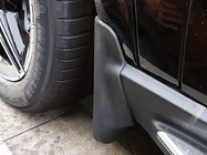 Mercedes GLE W167 2018– Premium-roiskeläpät (maalatut lokasuojan levikkeet, malli sivuastimilla, 4 kpl) kuva 1